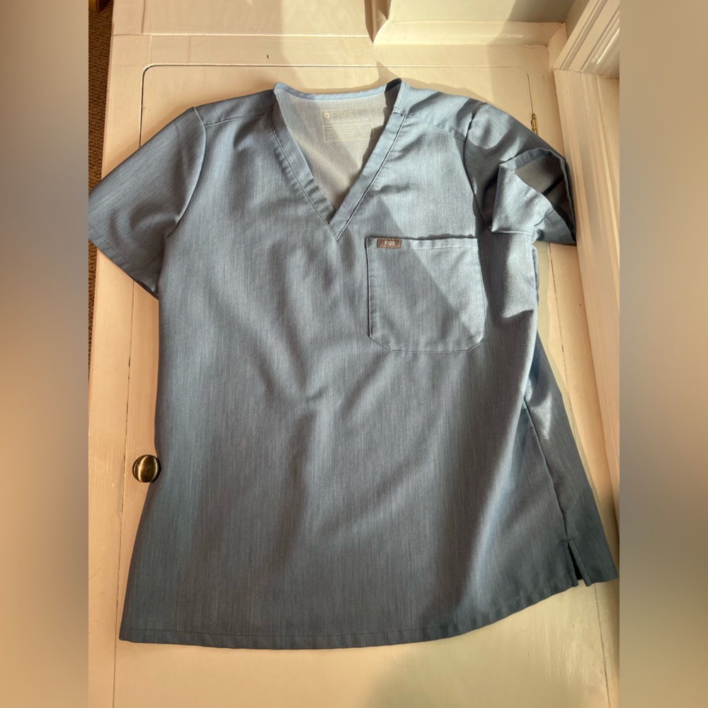 Figs medium Catarina one pocket top in heather indigo